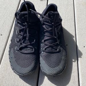 All black Nike free Metcon 4